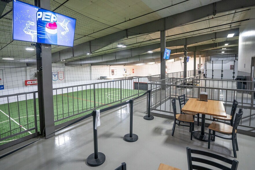 More Photos Of 8875 Rosehill Rd, Lenexa Health Club For Sale