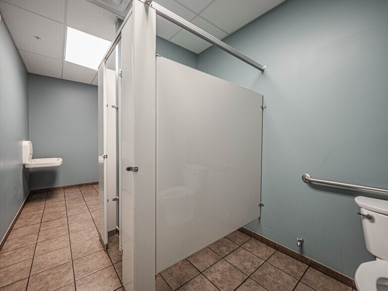 More Photos Of 401 Walker Dr, Henderson General Retail For Sale