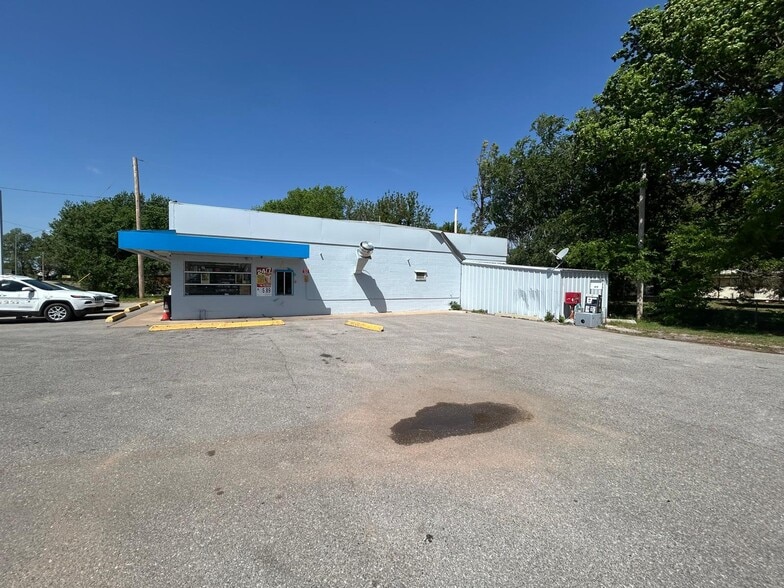 More Photos Of 102 N 1st St, Verden Convenience Store For Sale