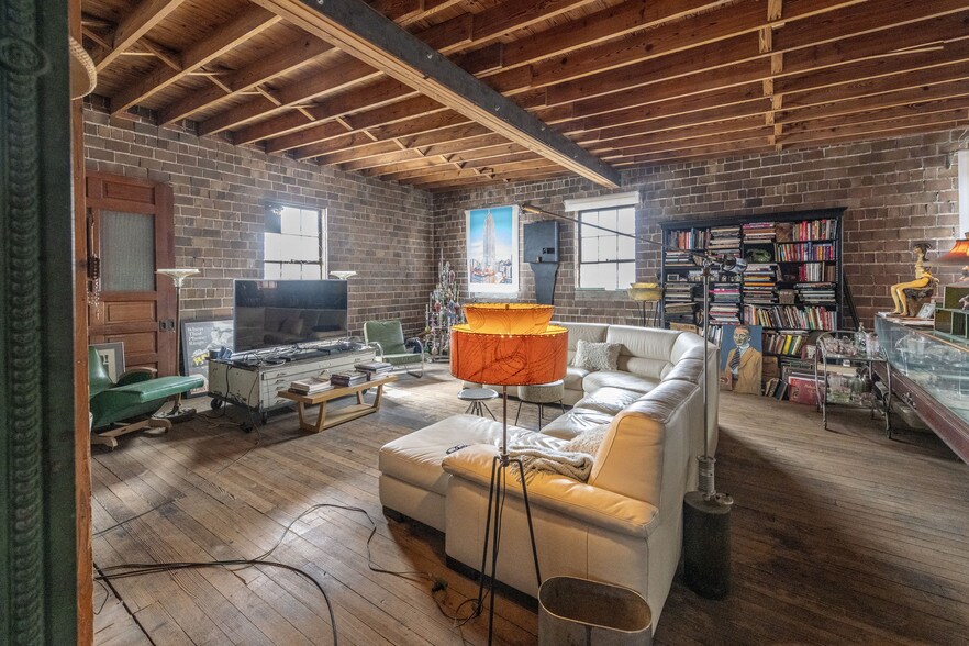 More Photos Of 502 N Hickory St, Champaign Research And Development For Sale