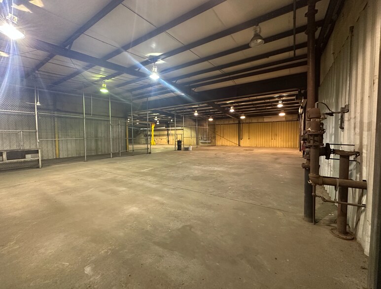 More Photos Of 1102 Highway 96, Fayette Warehouse For Lease