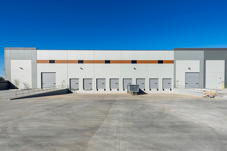 More Photos Of 5400 E McDowell Rd, Mesa Warehouse For Lease
