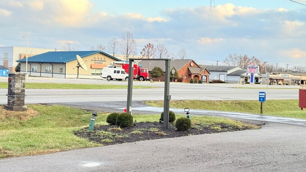More Photos Of 180 N US 31, New Whiteland Loft Creative Space For Lease