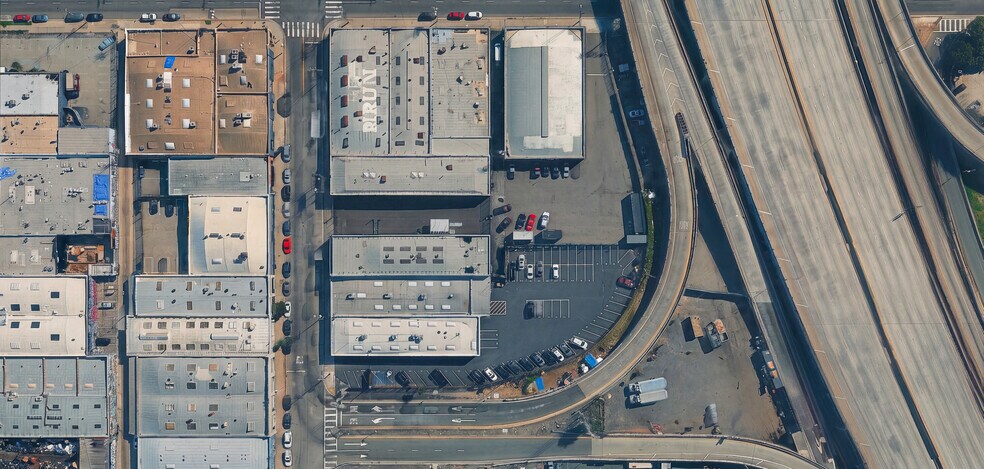 More Photos Of 2332 E 8th St, Los Angeles Warehouse For Lease