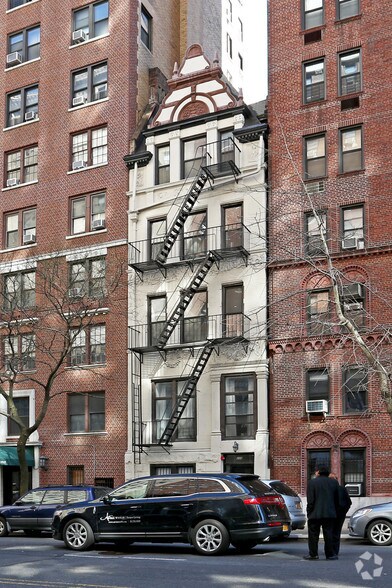 Primary Photo Of 330 W 86th St, New York Apartments For Sale