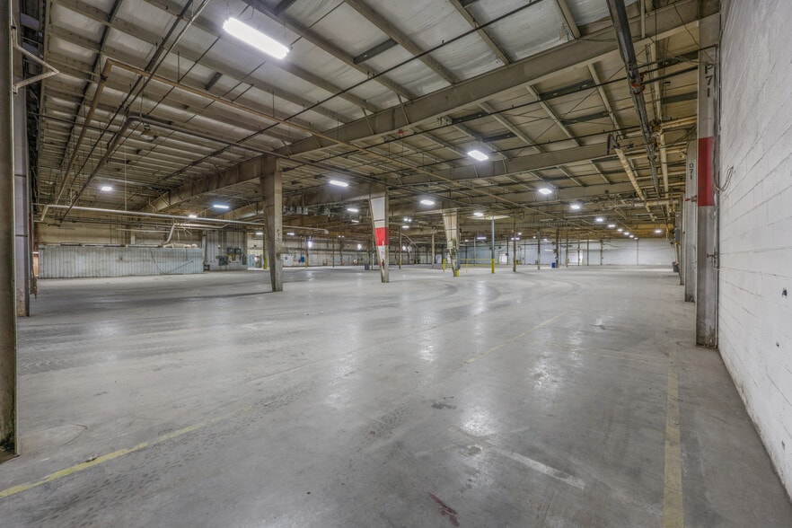 More Photos Of 656 Interstate Dr, Crossville Manufacturing For Lease