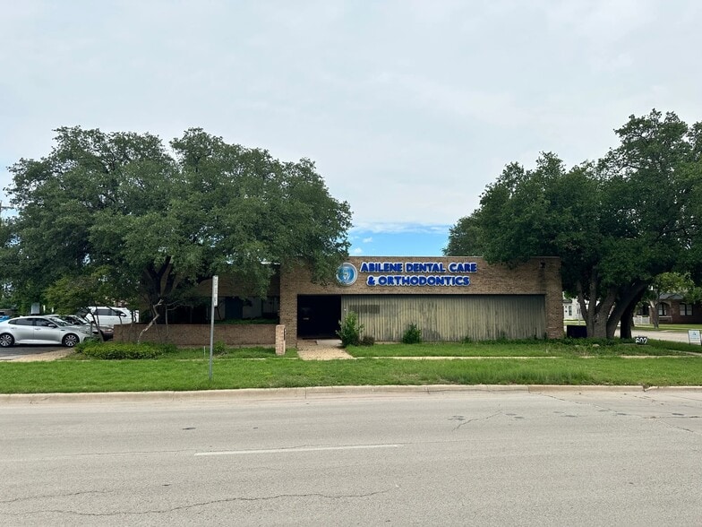 Primary Photo Of 602 Hickory St, Abilene Medical For Sale