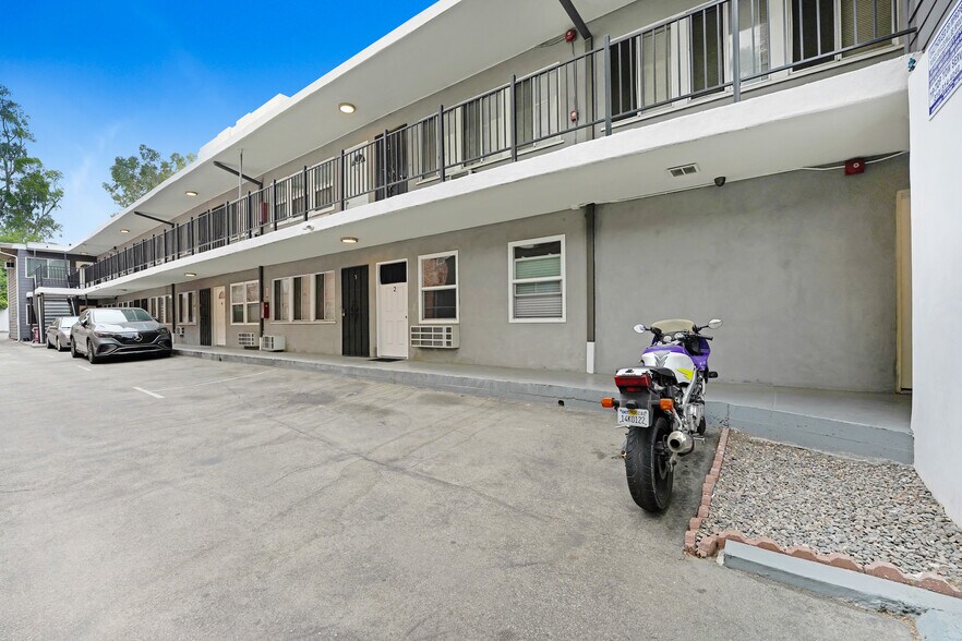 More Photos Of 1847 N Cherokee Ave, Los Angeles Apartments For Sale