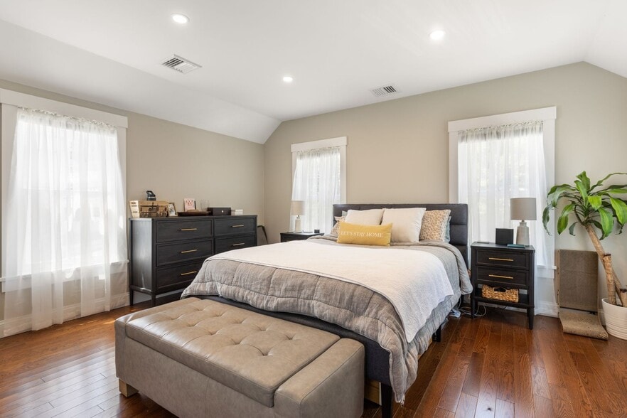 More Photos Of 67 North St, Hingham Apartments For Sale