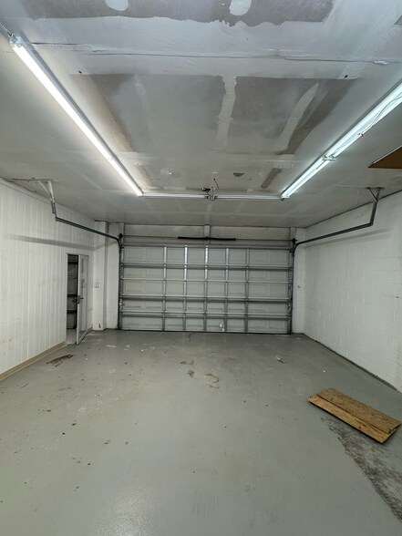 More Photos Of 7727 Blanding Blvd, Jacksonville Auto Repair For Sale