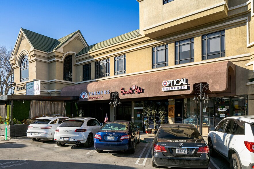 More Photos Of 18645-18663 Ventura Blvd, Tarzana General Retail For Lease