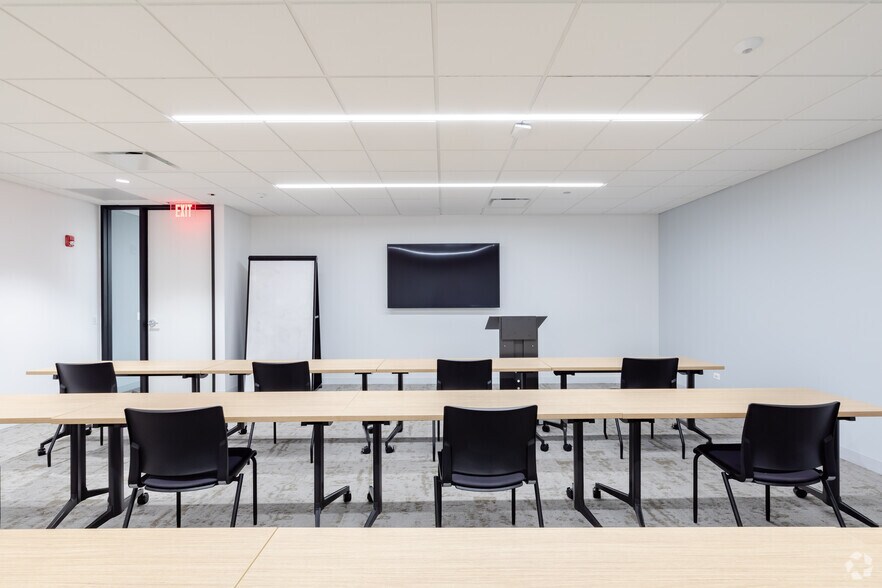 More Photos Of 2625 Butterfield Rd, Oak Brook Office For Lease