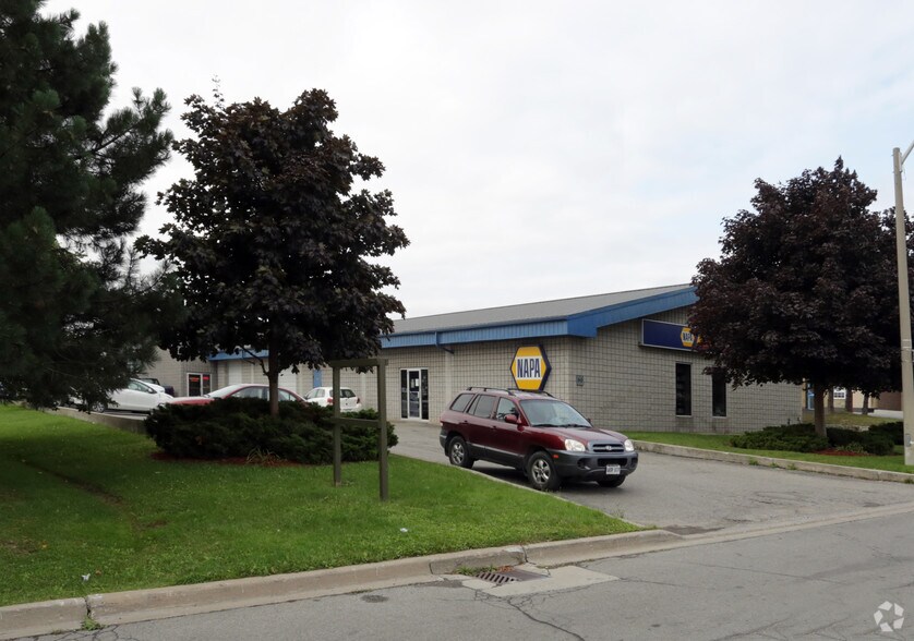 Primary Photo Of 90 Hempstead Dr, Hamilton Warehouse For Lease