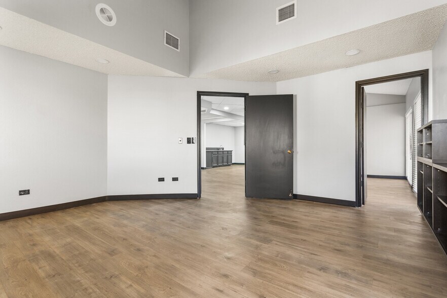More Photos Of 1231 S Parker Rd, Denver Medical For Sale