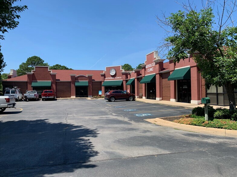 More Photos Of 174 & 228 E Sunbridge Dr, Fayetteville Office For Lease