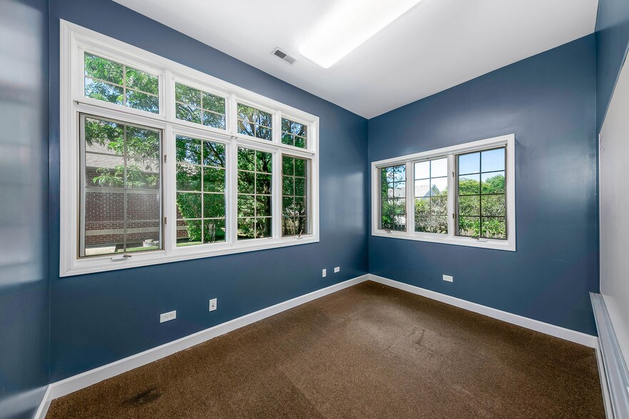 More Photos Of 2551 W Division St, Joliet Office For Lease