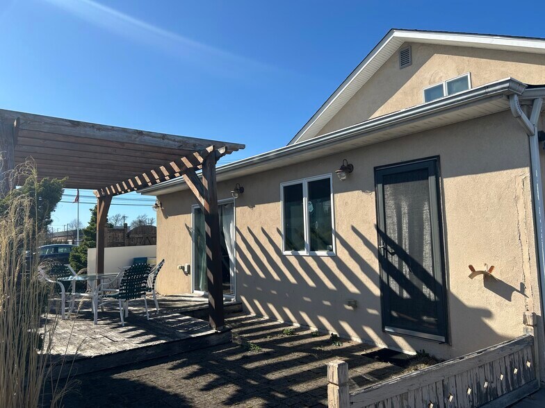 More Photos Of 9 Degnon Blvd, Bay Shore Office For Sale