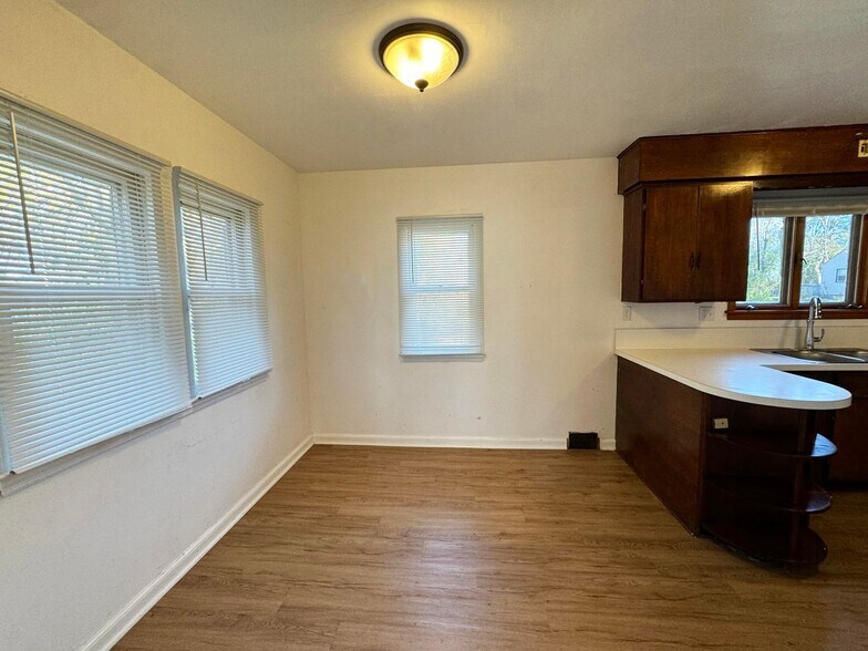 More Photos Of 1806 E Main St, Waukesha Office For Sale