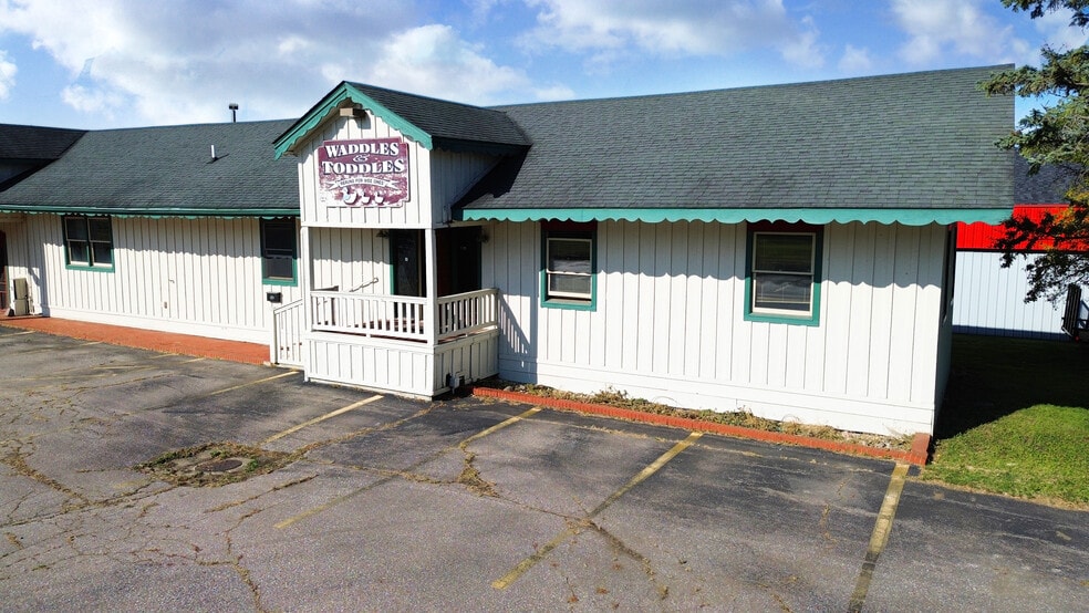 More Photos Of 320 E Grand Blanc Rd, Grand Blanc Office For Sale