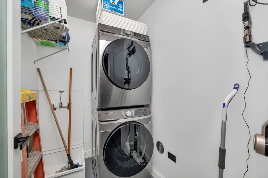 More Photos Of 116-118 S Water St, Wilmington Storefront Retail Office For Lease