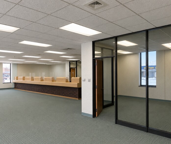 More Photos Of 660 N University Blvd, Middletown Office For Sale