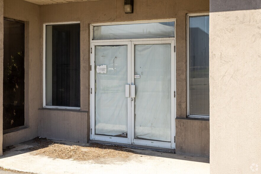 More Photos Of 80 Rue Stinson, Montréal Warehouse For Sale