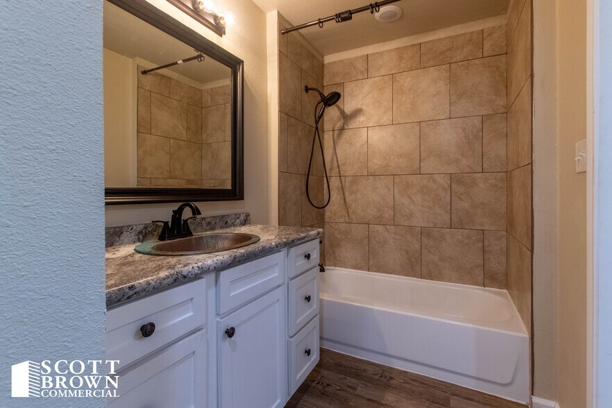 More Photos Of 1404 McConnell Rd, Gunter Flex For Sale