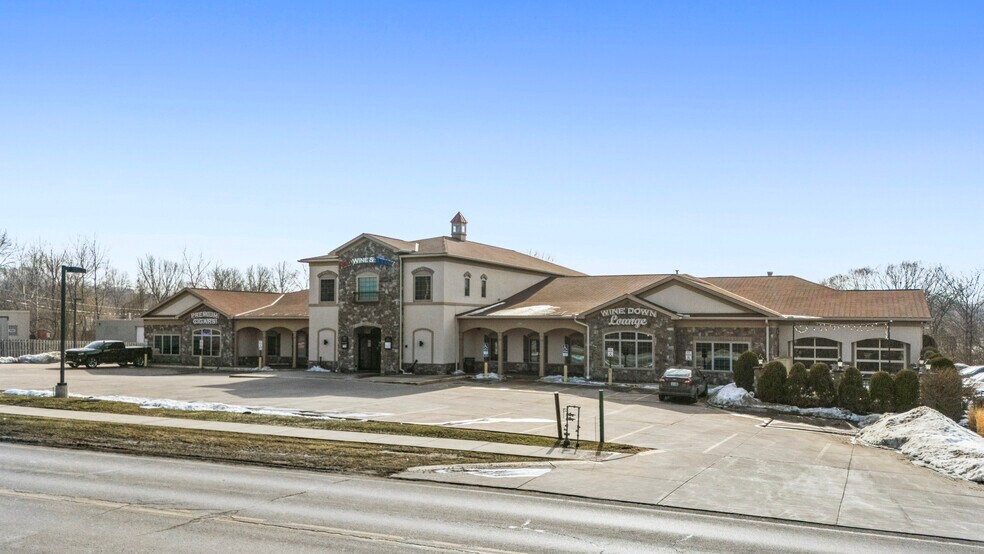 Primary Photo Of 9620 Old Johnnycake Ridge Rd, Mentor Restaurant For Lease