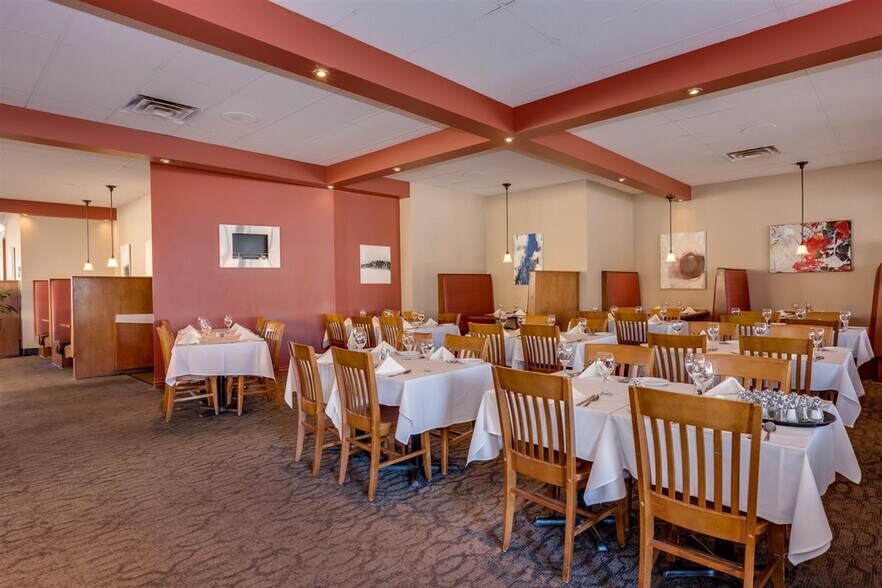 More Photos Of 220-222 Boul du Curé-Labelle, Ste-Thérèse General Retail For Sale