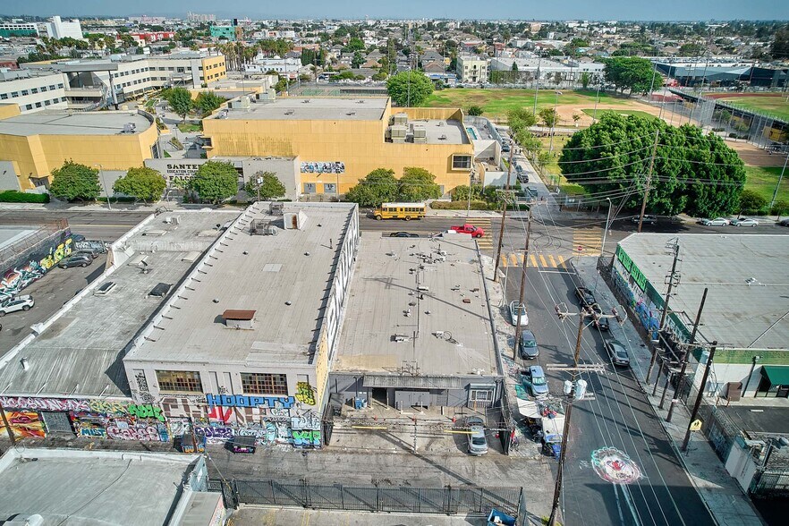 More Photos Of 1977 S Los Angeles St, Los Angeles Distribution For Sale