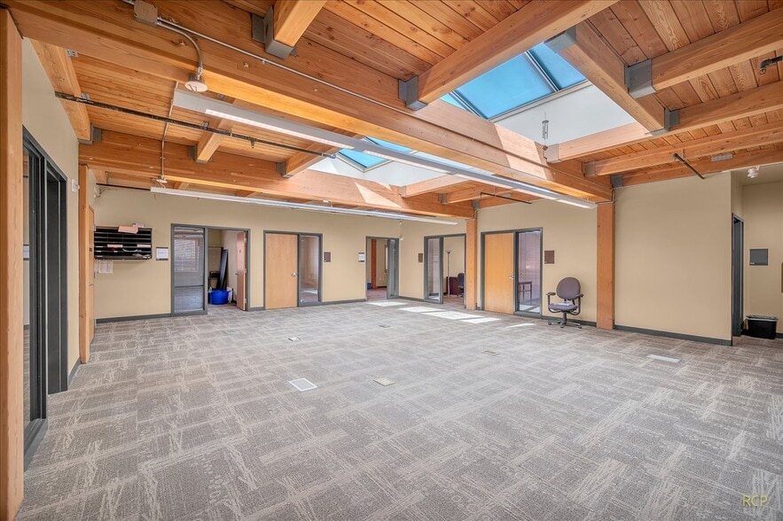 More Photos Of 75 NW Couch St, Portland Medical For Lease