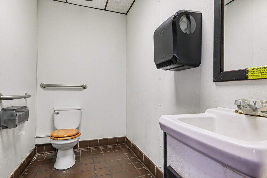 More Photos Of 552 Rt-104, Ontario Restaurant For Sale