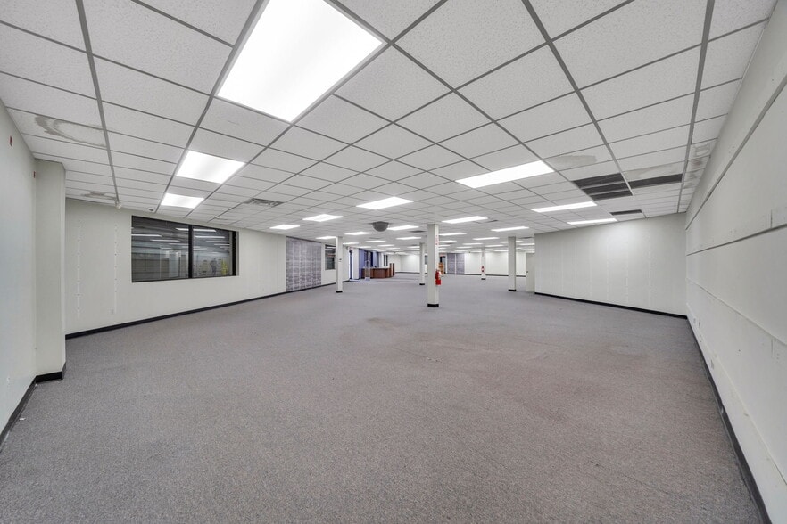 More Photos Of 150 W Sunrise Hwy, Lindenhurst General Retail For Lease
