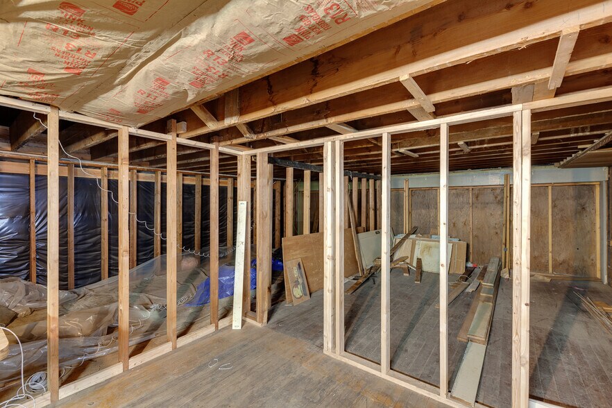 More Photos Of 6210 W Maine St, Spirit Lake Freestanding For Sale