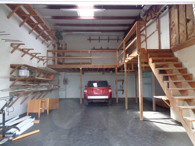 More Photos Of 6020 Deacon Rd, Sarasota Warehouse For Sale
