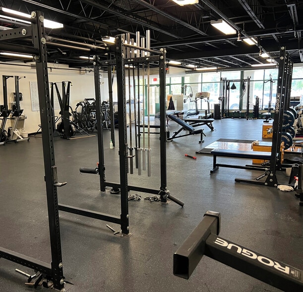 More Photos Of 264 Heights Rd, Darien Freestanding For Lease