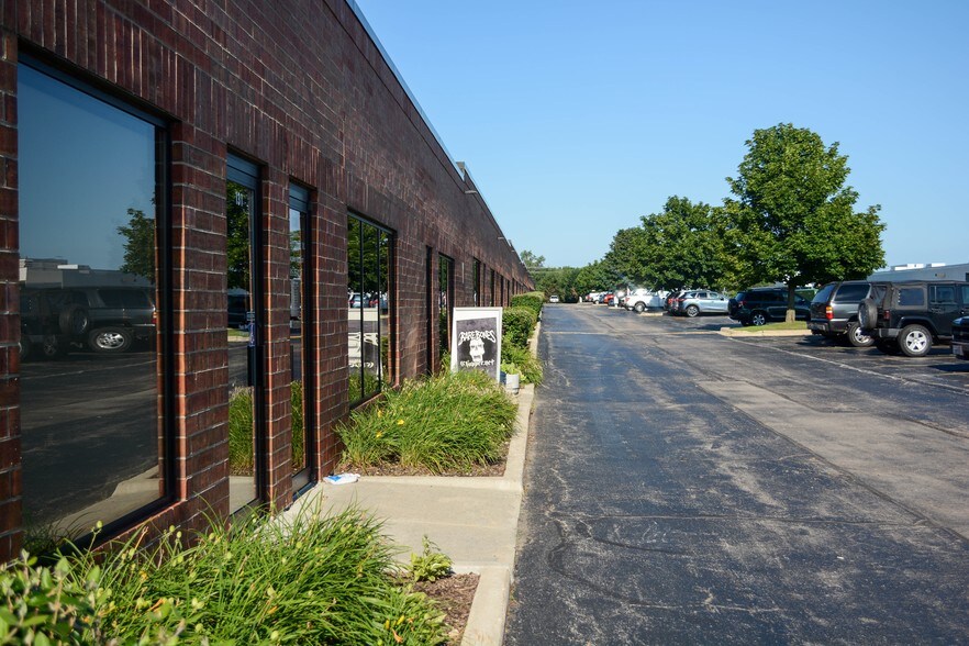 More Photos Of 111 Erick St, Crystal Lake Light Manufacturing For Lease