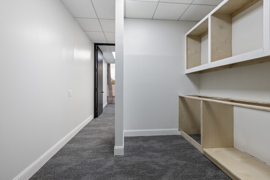 More Photos Of 17 S Briar Hollow Ln, Houston Office Residential For Lease