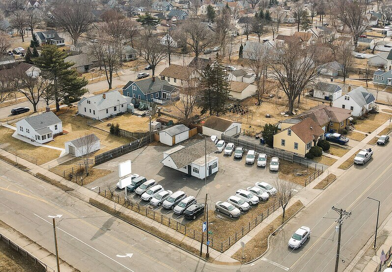 Primary Photo Of 370 Maryland Ave W, Saint Paul Auto Dealership For Sale