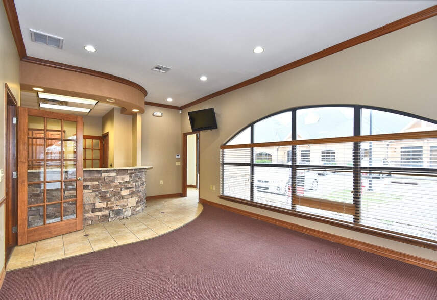 More Photos Of 4404-4416 W Houston St, Broken Arrow Medical For Sale