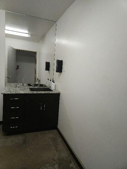 More Photos Of 5631-5659 W. Adams Blvd, Los Angeles Industrial For Sale