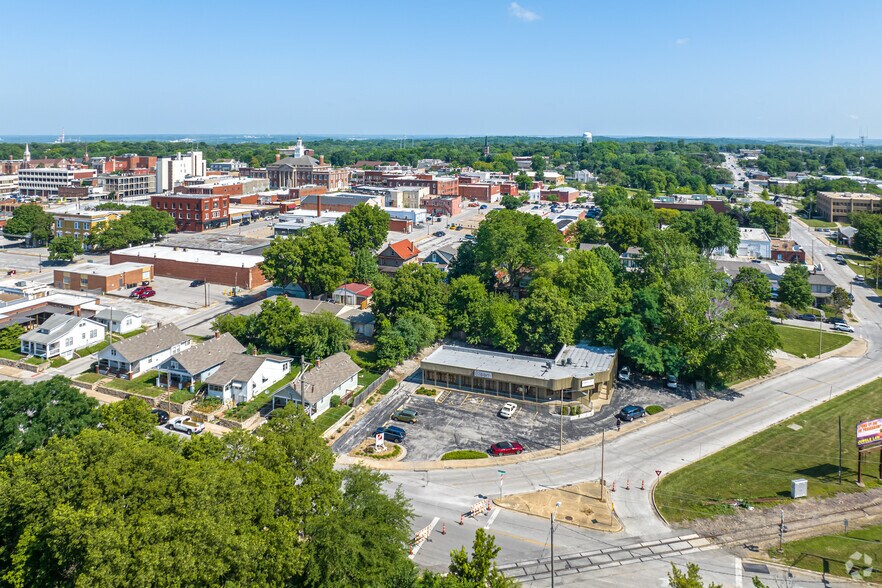 More Photos Of 136 E Walnut St, Independence Office For Lease