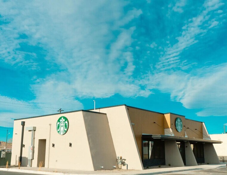 More Photos Of 719 W Main St, Farmington Bank For Sale