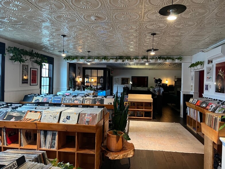 More Photos Of 28 Market St, Warren Theater Concert Hall For Sale