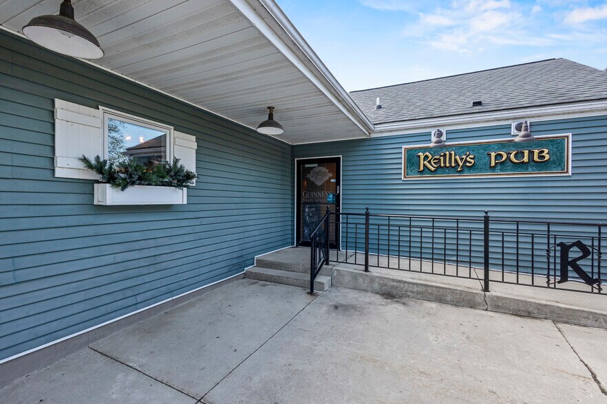 More Photos Of N4111 S Lakeshore Dr, Markesan Restaurant For Sale