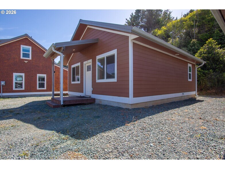 More Photos Of 29940 Harbor Way, Gold Beach Apartments For Sale