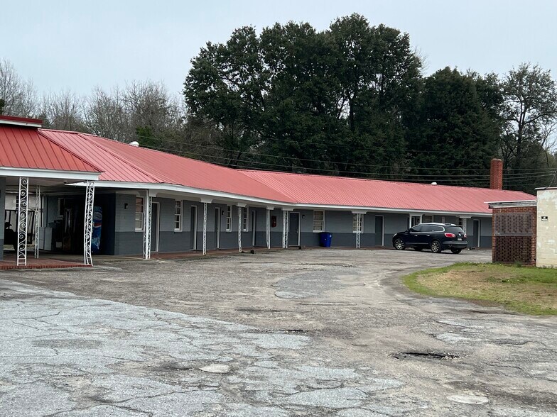 More Photos Of 1645 Main St N, Allendale Hotel For Sale