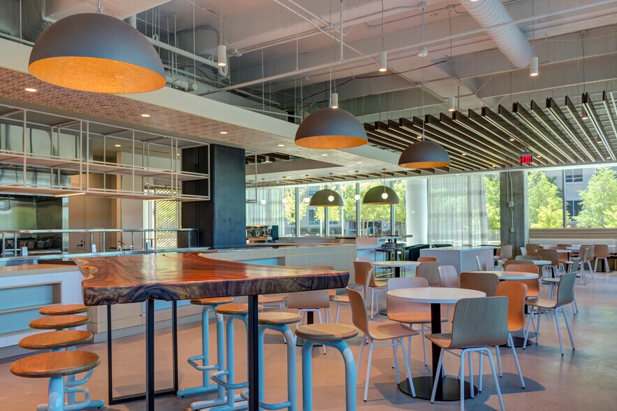 More Photos Of 1001 Summit Blvd, Atlanta Unknown For Lease