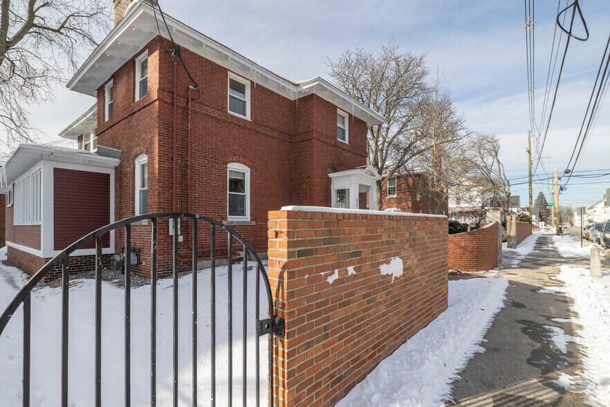 More Photos Of 41 Brook St, Manchester Office For Sale