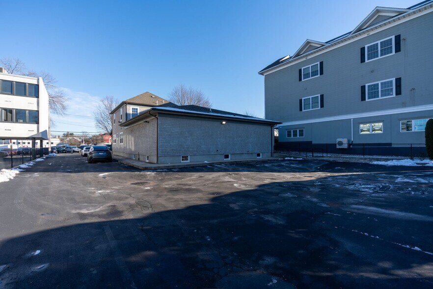 More Photos Of 29 Green St, Huntington Medical For Sale